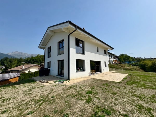 Maison neuve à Lens avec jardin et vue panoramique sur les montagnes et le lac 2