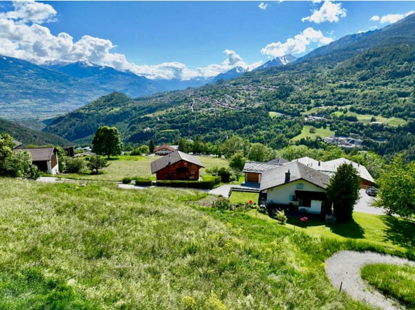 Terrain d'Exception à Icogne - Vue Panoramique et Ensoleillement Idéal 1
