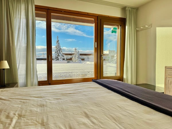 Appartement 1.5 en SI à deux pas du centre de Crans - lumineux avec belle vue et jardin 8