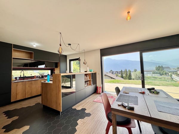 Maison neuve à Lens avec jardin et vue panoramique sur les montagnes et le lac 12