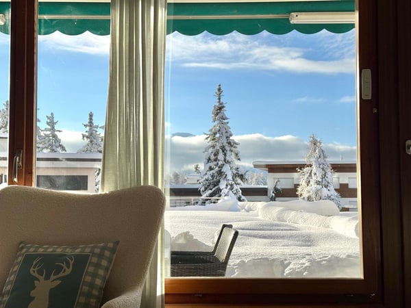 Appartement 1.5 en SI à deux pas du centre de Crans - lumineux avec belle vue et jardin 2
