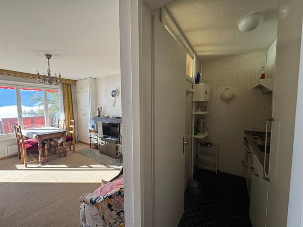 Appartement en SI de 1.5p au centre de Montana à rénover 11