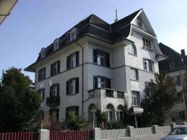 Helle und geräumige 3 1/2 Zimmerwohnung in Jugendstilhaus 2