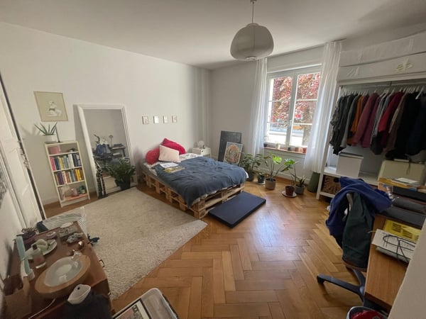 Wohnen im Breitsch mit grossem Sitzplatz 1