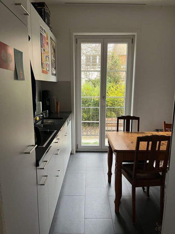 Wohnen im Breitsch mit grossem Sitzplatz 4