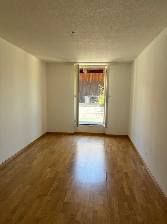 Grosszügige 3½ -Zimmer-Wohnung im Herzen von Erlach 5