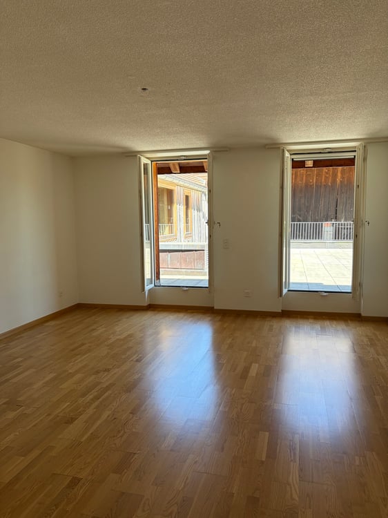 Grosszügige 3½ -Zimmer-Wohnung im Herzen von Erlach 4