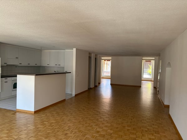 Grosszügige 3½ -Zimmer-Wohnung im Herzen von Erlach 3