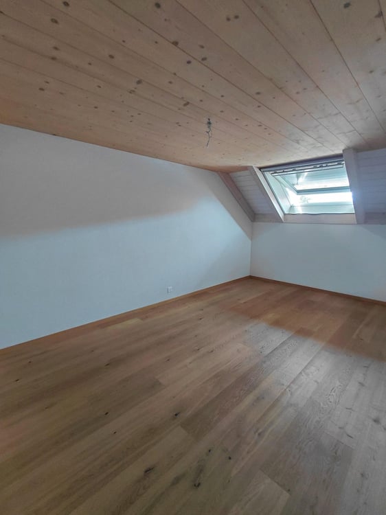 Wohnen mit Weitblick – 3.5-Zimmer-Dachwohnung mit Galerie 10