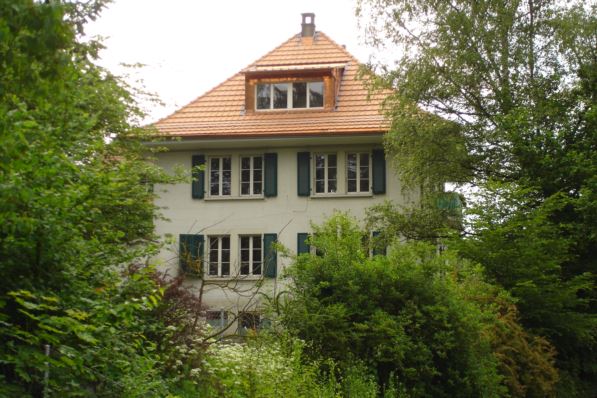 Charmante 3-Zimmer-Altbauwohnung mit Balkon in Bern-Bethlehem 1