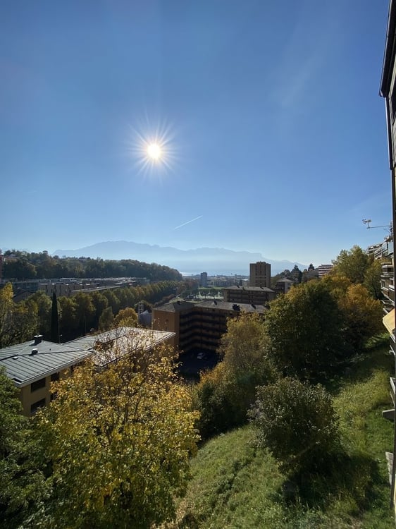 Entièrement rénové avec vue sur le Lac ! 9