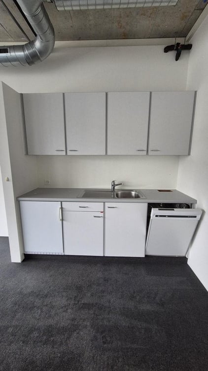 Bürofläche mit Anschluss **drei Monate Mietzinsfreie Zeit** 3