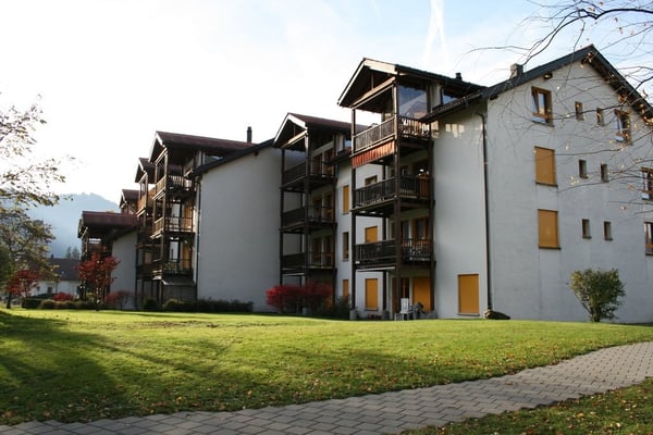 Mehrere Fahrzeuge, ein Platz! Doppeleinstellplatz zu vermieten. 3