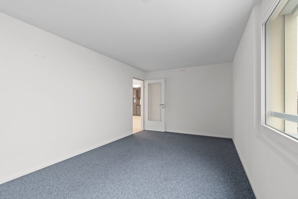 Attraktiver Büro- und Gewerberaum an zentraler Lage in der Überbauung 