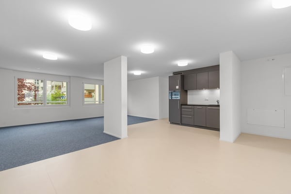 Attraktiver Büro- und Gewerberaum an zentraler Lage in der Überbauung 