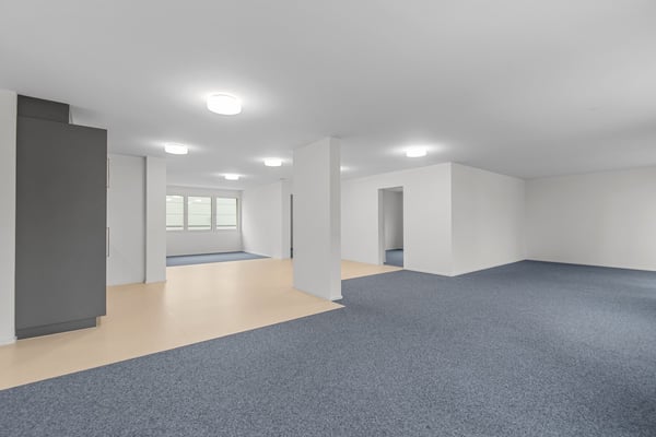 Attraktiver Büro- und Gewerberaum an zentraler Lage in der Überbauung 