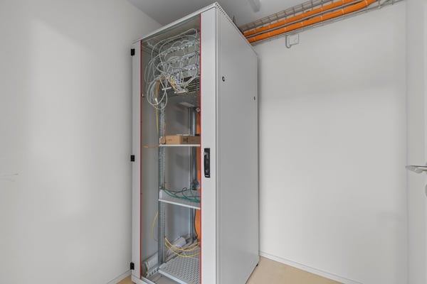 Attraktiver Büro- und Gewerberaum an zentraler Lage in der Überbauung 