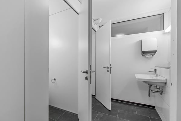 Attraktiver Büro- und Gewerberaum an zentraler Lage in der Überbauung 