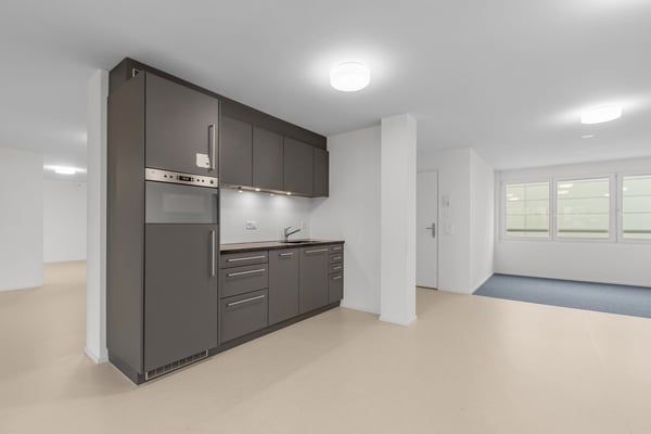 Attraktiver Büro- und Gewerberaum an zentraler Lage in der Überbauung 