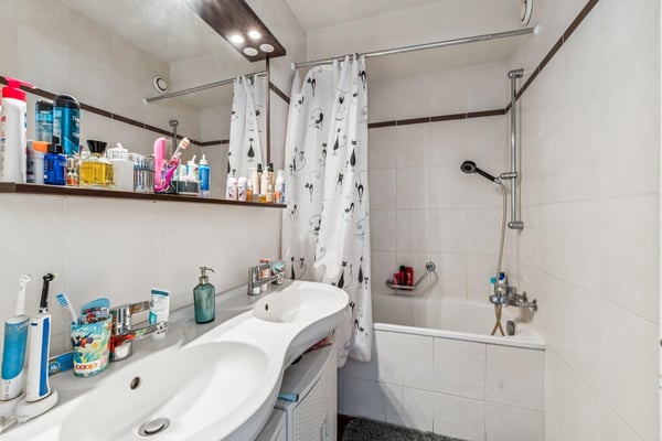 EN EXCLUSIVITE - Spacieux appartement de 4 pièces avec balcon 11