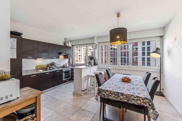 EN EXCLUSIVITE - Spacieux appartement de 4 pièces avec balcon 1