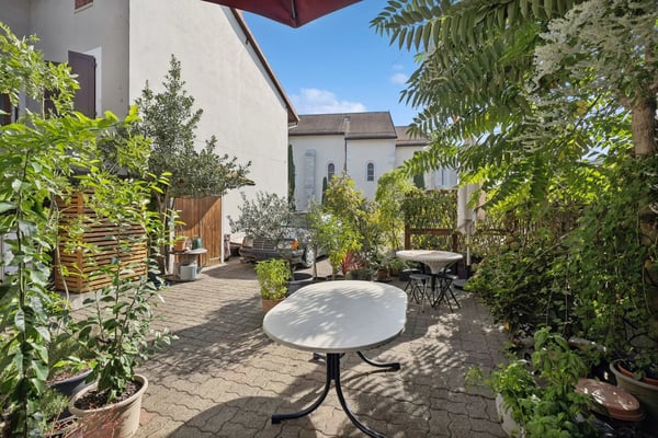 Maison villageoise : 3 appartements loués, 1 vacant et 1 arcade - fort potentiel 2