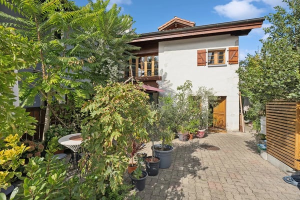 Maison villageoise : 3 appartements loués, 1 vacant et 1 arcade - fort potentiel 1