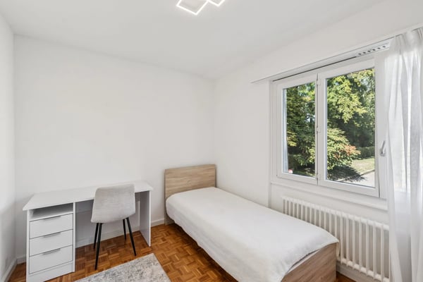 En exclusivité - Appartement de 5 pièces à proximité immédiate du Lac 12