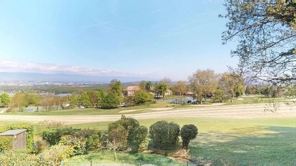 Villa jumelée sur le golf de BosseyProche Genève 4
