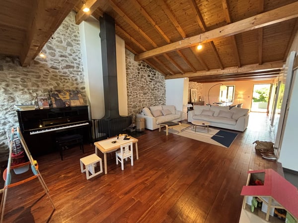 Ferme rénovée idéalement placée - Coeur de Village, Feigères 2