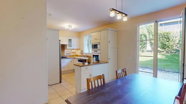 Villa 3 chambres, 3 SdB, jardin, dans résidence piscine - prox. Genève 8
