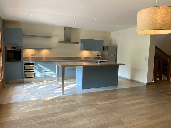 Maison meublée T4 rénovée de 218 m² à louer à Archamps 4