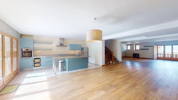 Maison meublée T4 rénovée de 218 m² à louer à Archamps 1