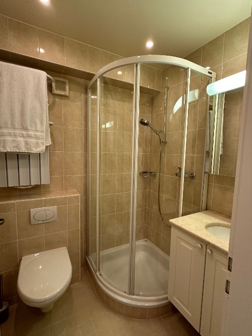 Réf - E32 1.5 pièces à l'étage -1 2