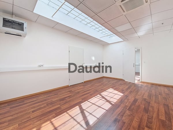 Bureau d'env. 97m2 à Meyrin 5