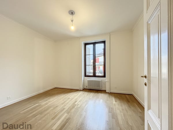 Appartement de 6 pièces dans le quartier Philosophes-Bastions 9
