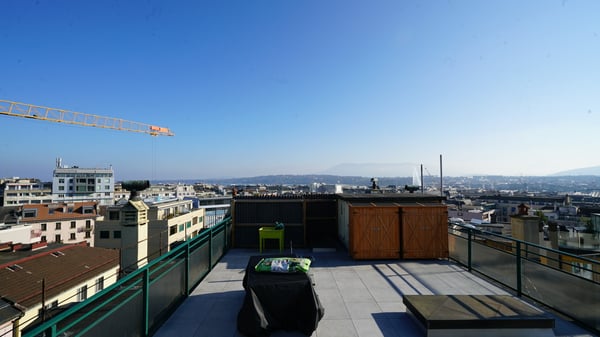 Vente en nom d'un lot de quatre appartements. 2