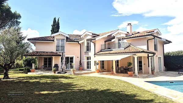 Rive gauche - Villa individuelle avec piscine. 2