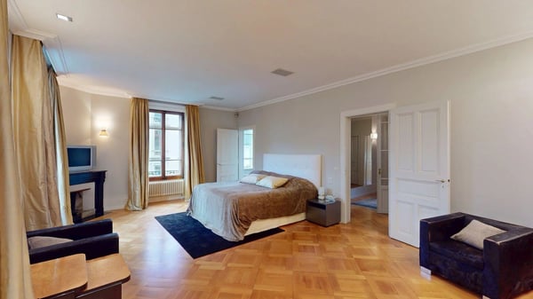 Private mansion & exceptional address 10