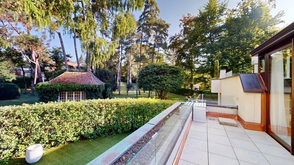 Exceptional attic duplex with panoramic terraces and private park. 5