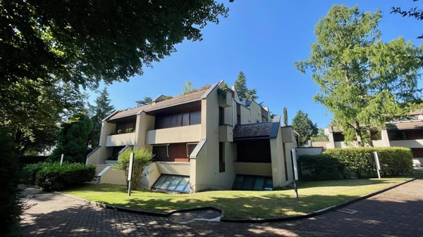 Exceptional attic duplex with panoramic terraces and private park. 10