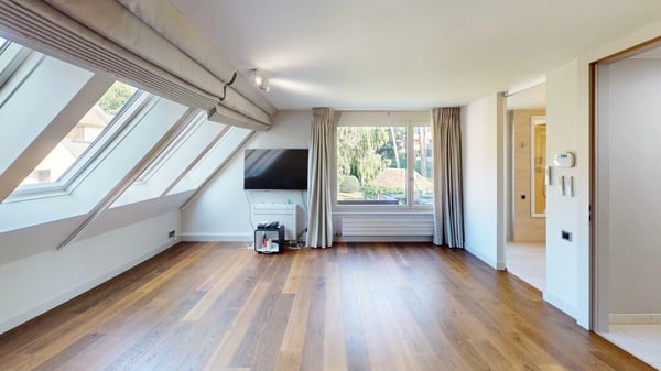 Exceptional attic duplex with panoramic terraces and private park. 4