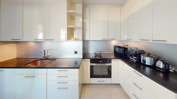Exceptional attic duplex with panoramic terraces and private park. 12
