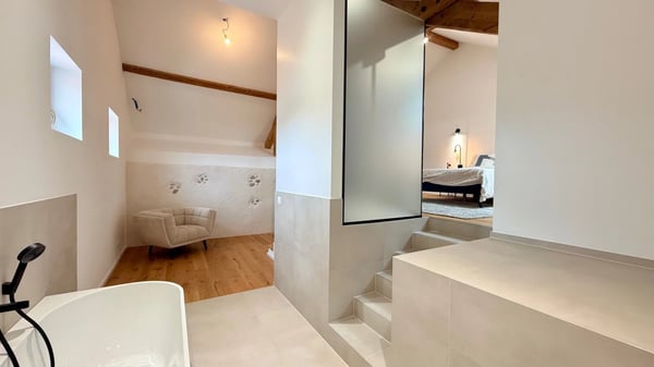 Heritage charm and exceptional renovation in Mategnin. 10
