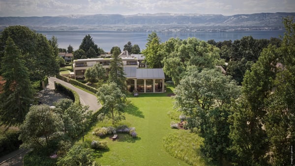 Six exceptional villas in a green setting 9