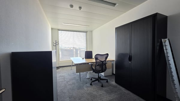 LARGE FURNISHED OFFICES ? TWO SEPARATE UNITS ON THE 6th AND 7th FLOORS ? BLANDONNET 5