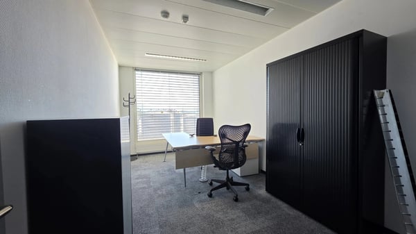 INVESTMENT OPPORTUNITY ? ADMINISTRATIVE SPACES RENTED AT BLANDONNET 5