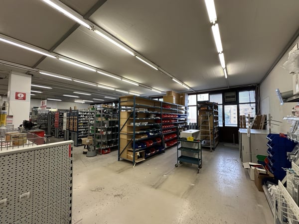 LOCAL COMMERCIAL DANS CENTRE ARTISANAL 7