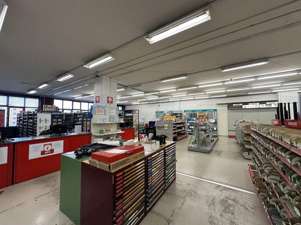 LOCAL COMMERCIAL DANS CENTRE ARTISANAL 4