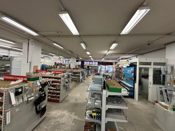 LOCAL COMMERCIAL DANS CENTRE ARTISANAL 3